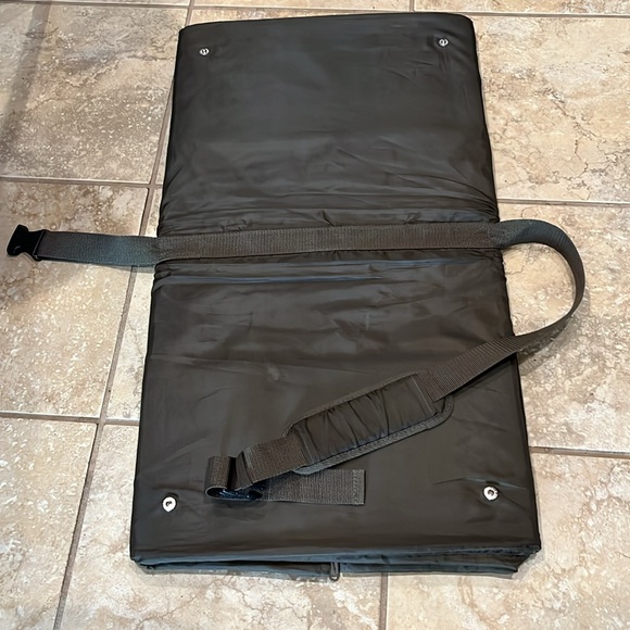 Eddie Bauer Portable Infant Travel Bed with Shoulder Strap - Picture 4 of 7